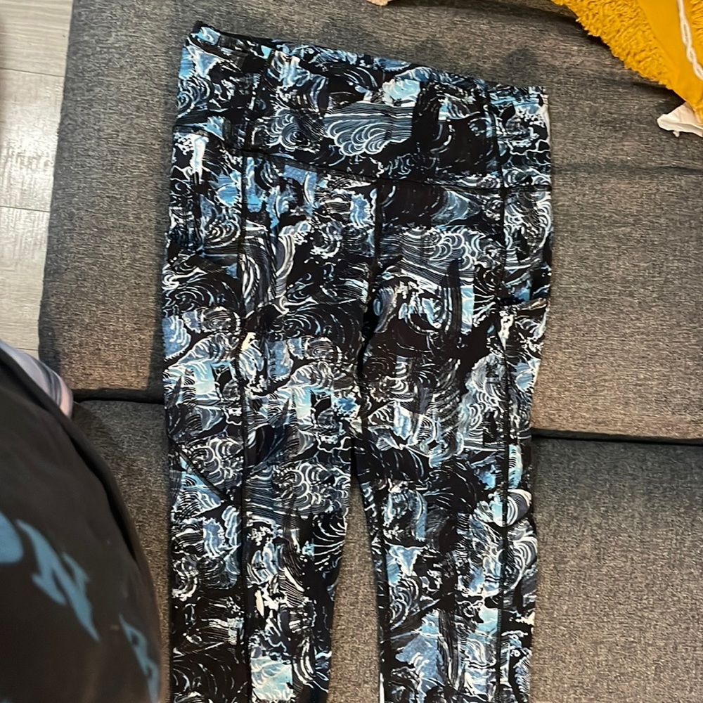 Lululemon size 8 capri leggings